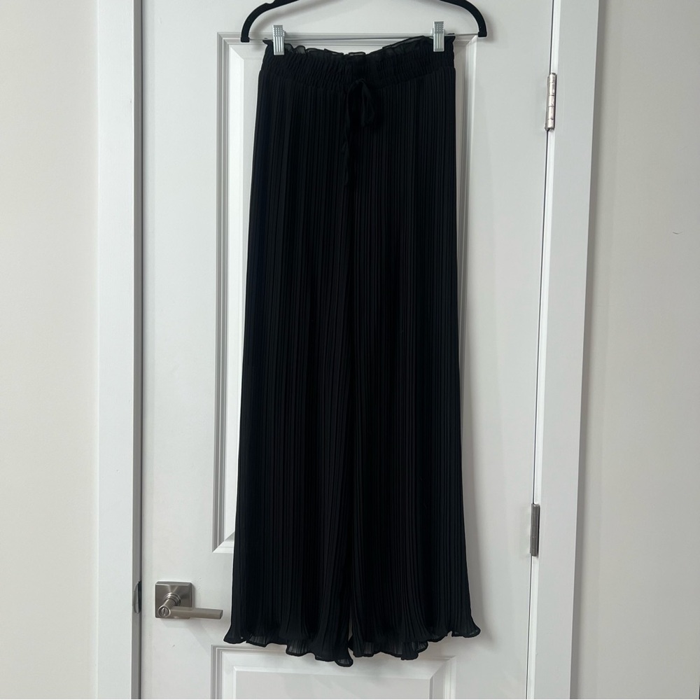 Black Pleated Wide-Leg Pants